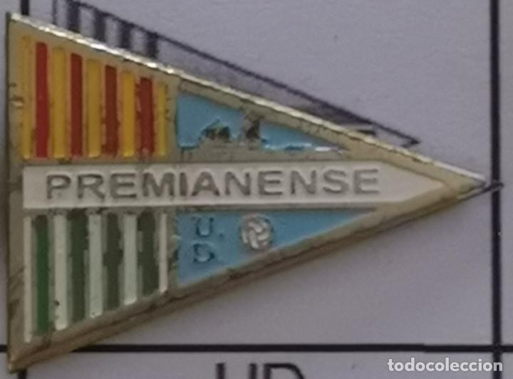 Sammelleidenschaft Sport: PIN FUTBOL - BARCELONA - PREMI&Agrave; DE MAR - UD PREMIANENSE