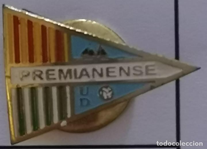 Sammelleidenschaft Sport: PIN FUTBOL - BARCELONA - PREMI&Agrave; DE MAR - UD PREMIANENSE - Solapa