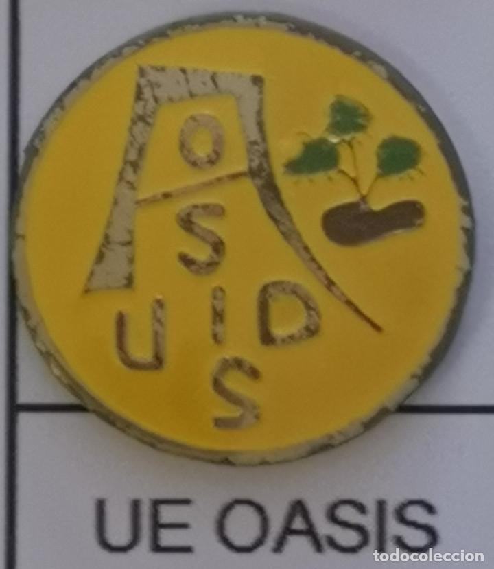 Sammelleidenschaft Sport: PIN FUTBOL - BARCELONA - PREMI&Agrave; DE MAR - UD OASIS