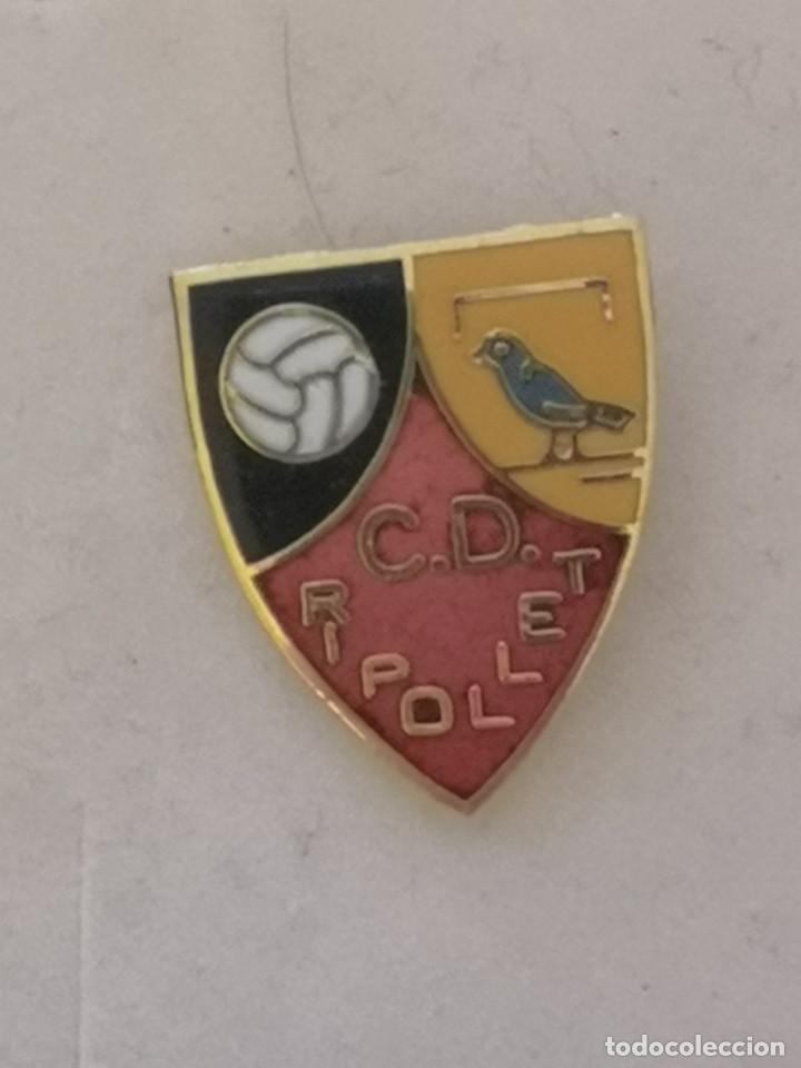 Sammelleidenschaft Sport: PIN FUTBOL - BARCELONA - RIPOLLET DEL VALL&Egrave;S - CD RIPOLLET