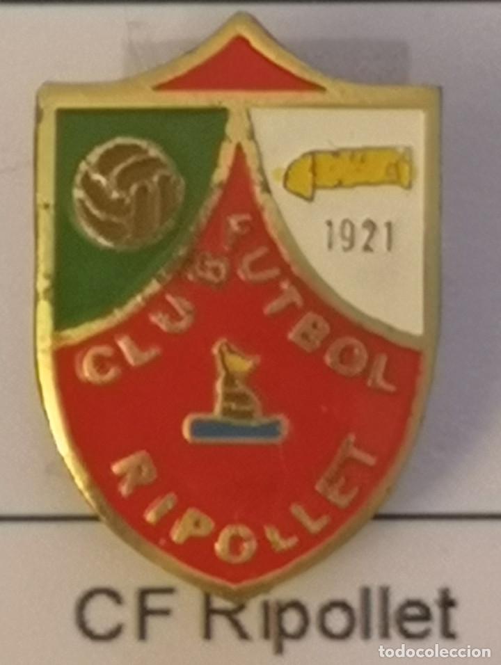 Sammelleidenschaft Sport: PIN FUTBOL - BARCELONA - RIPOLLET DEL VALL&Egrave;S - CF RIPOLLET - Solapa