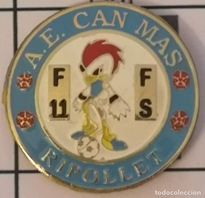 Sammelleidenschaft Sport: PIN FUTBOL - BARCELONA - RIPOLLET DEL VALL&Egrave;S - AE CAN MAS