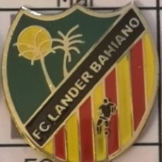 Coleccionismo deportivo: PIN FUTBOL - BARCELONA - RIPOLLET DEL VALLÈS - FC LANDER BAHIANO