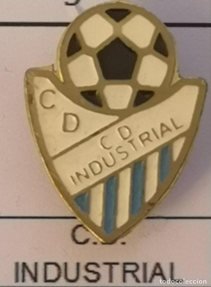 Sammelleidenschaft Sport: PIN FUTBOL - BARCELONA - RIPOLLET DEL VALL&Egrave;S - CDI RIPOLLET - Solapa