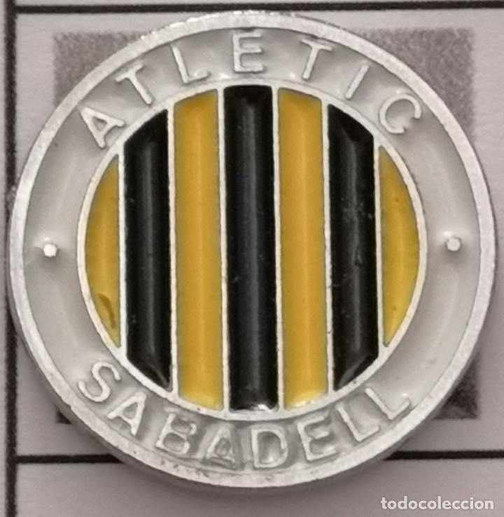 Sammelleidenschaft Sport: PIN FUTBOL - BARCELONA - SABADELL - ATLETIC SABADELL