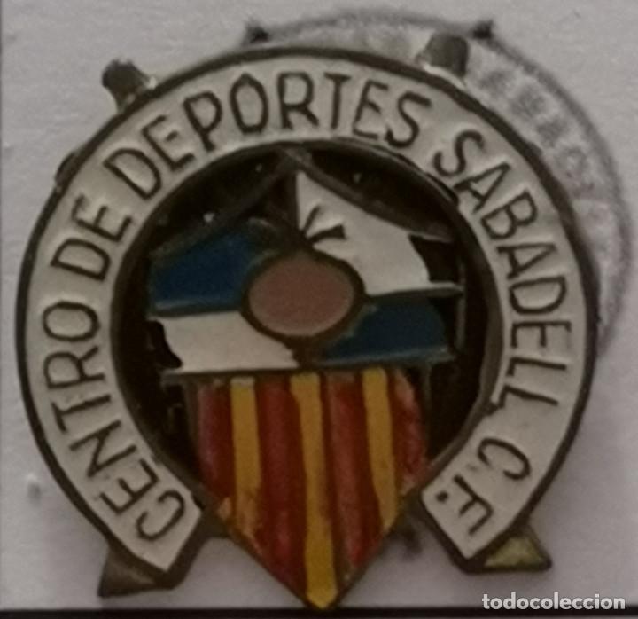 Colecionismo desportivo: PIN FUTBOL - BARCELONA - SABADELL - CENTRE ESPORTS SABADELL FC - Escudo de 1947