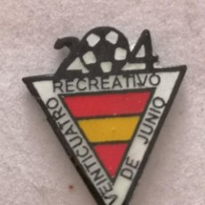 Coleccionismo deportivo: PIN FUTBOL - BARCELONA - SABADELL - RECREATIVO VEINTICUATRO DE JUNIO