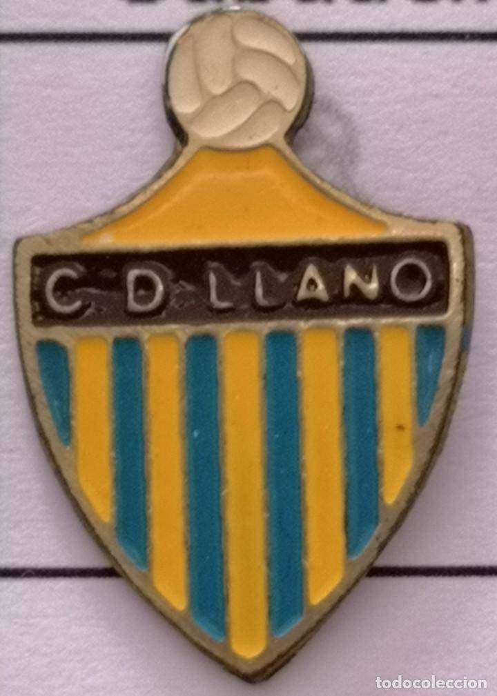 Colecionismo desportivo: PIN FUTBOL - BARCELONA - SABADELL - CD LLANO
