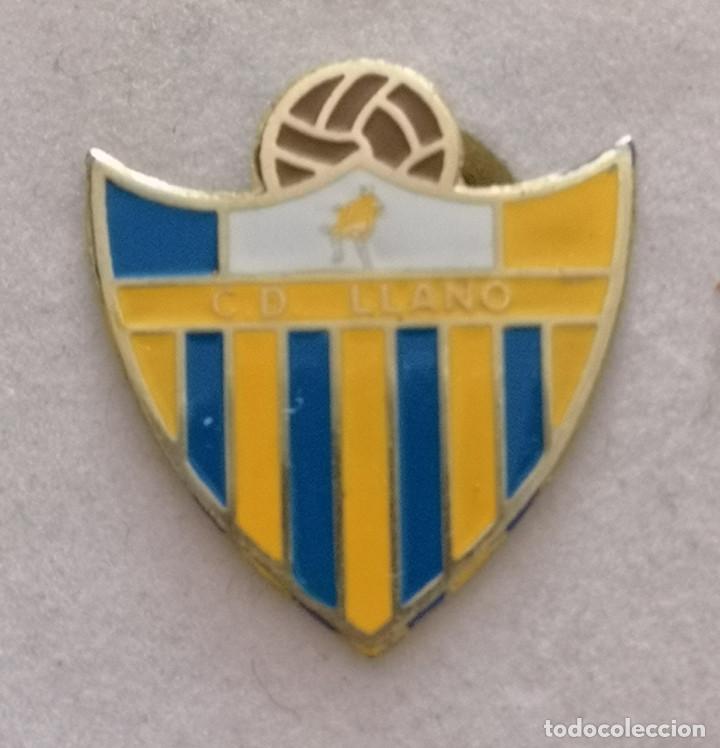 Colecionismo desportivo: PIN FUTBOL - BARCELONA - SABADELL - CD LLANO