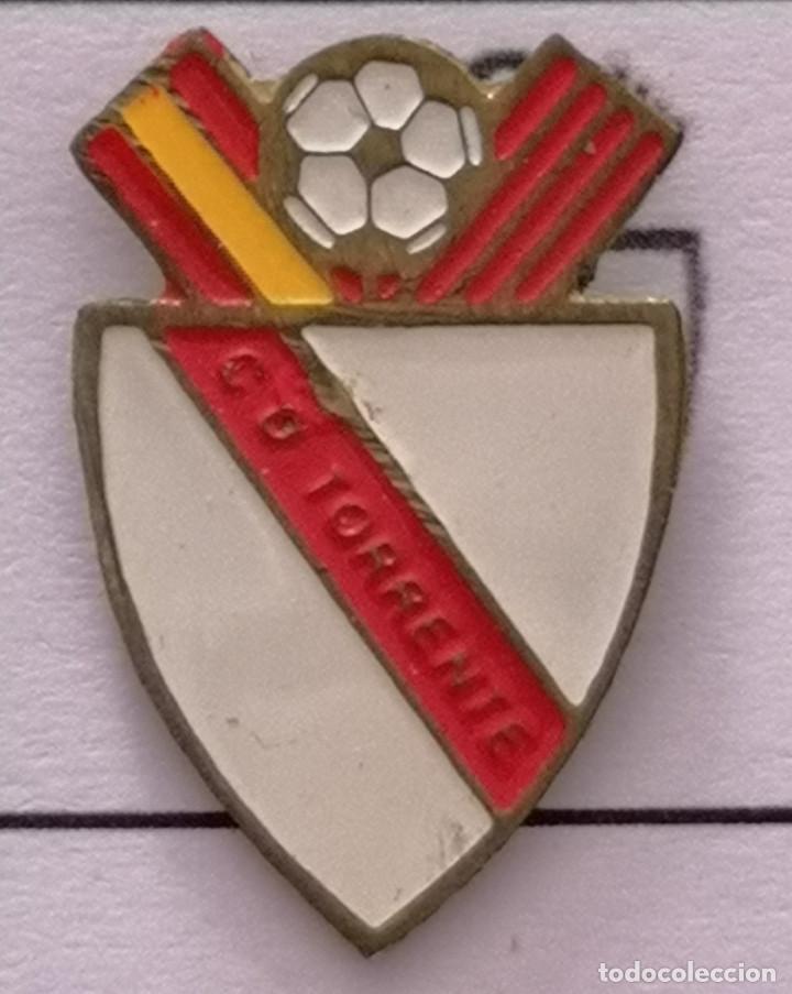 Colecionismo desportivo: PIN FUTBOL - BARCELONA - SABADELL - CD TORRENTE