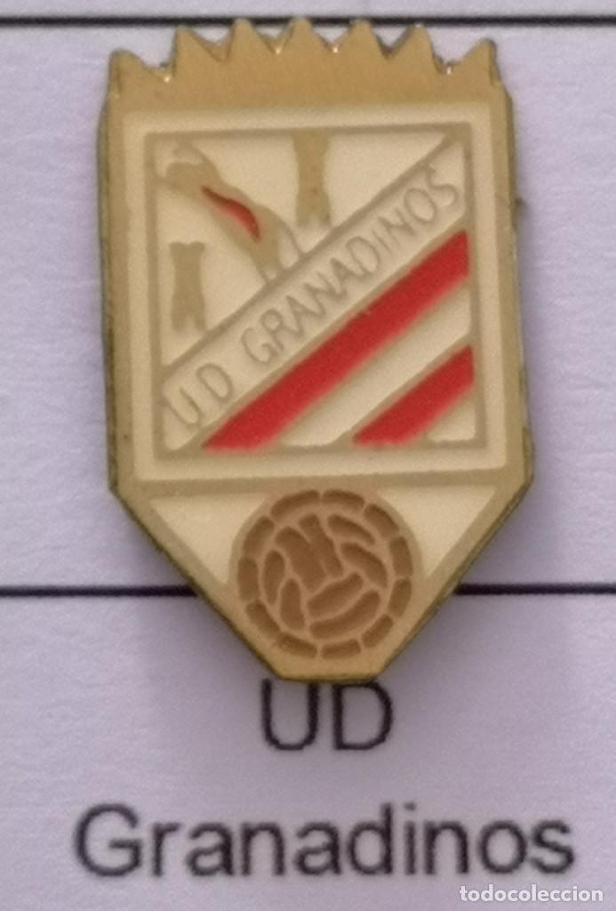 Colecionismo desportivo: PIN FUTBOL - BARCELONA - SABADELL - UD GRANADINOS