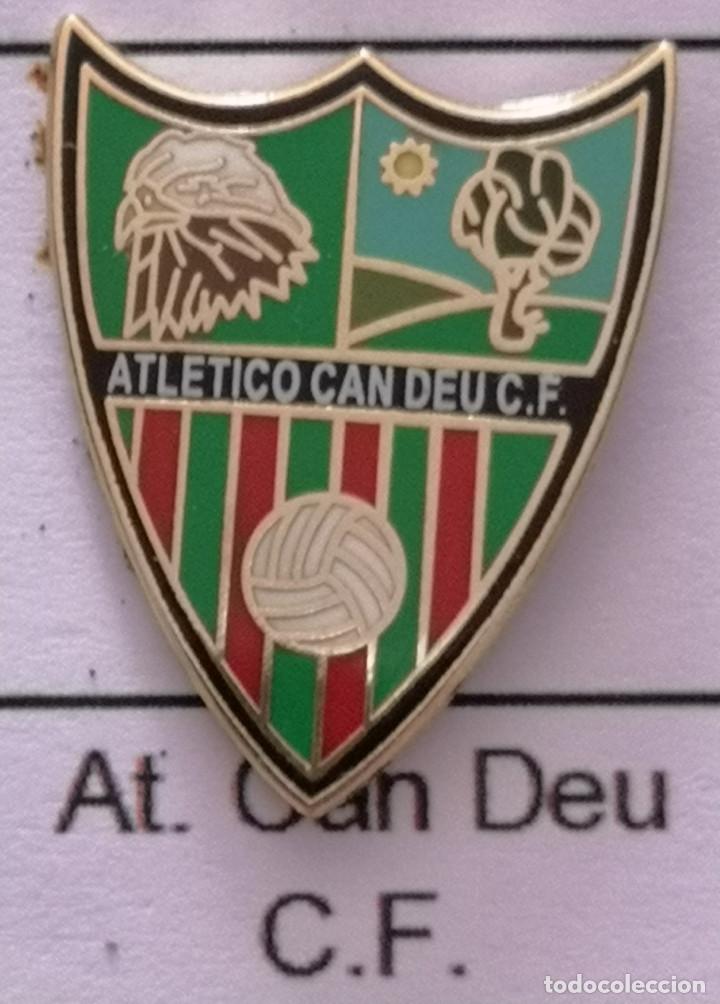 Colecionismo desportivo: PIN FUTBOL - BARCELONA - SABADELL - ATLETICO CAN DEU CF