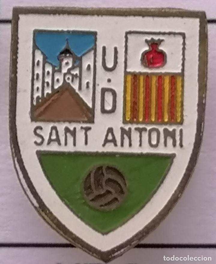Colecionismo desportivo: PIN FUTBOL - BARCELONA - SABADELL - UD SANT ANTONI - Solapa