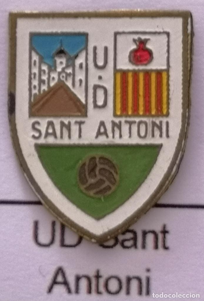 Colecionismo desportivo: PIN FUTBOL - BARCELONA - SABADELL - UD SANT ANTONI