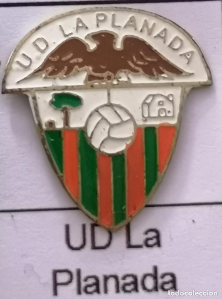 Sammelleidenschaft Sport: PIN FUTBOL - BARCELONA - SABADELL - UD LA PLANADA