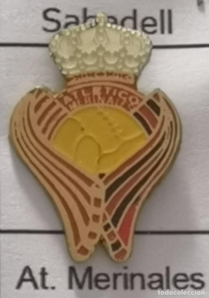Colecionismo desportivo: PIN FUTBOL - BARCELONA - SABADELL - ATLETICO MERINALES