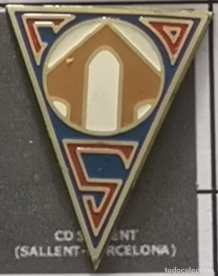 Colecionismo desportivo: PIN FUTBOL - BARCELONA - SALLENT - CD SALLENT