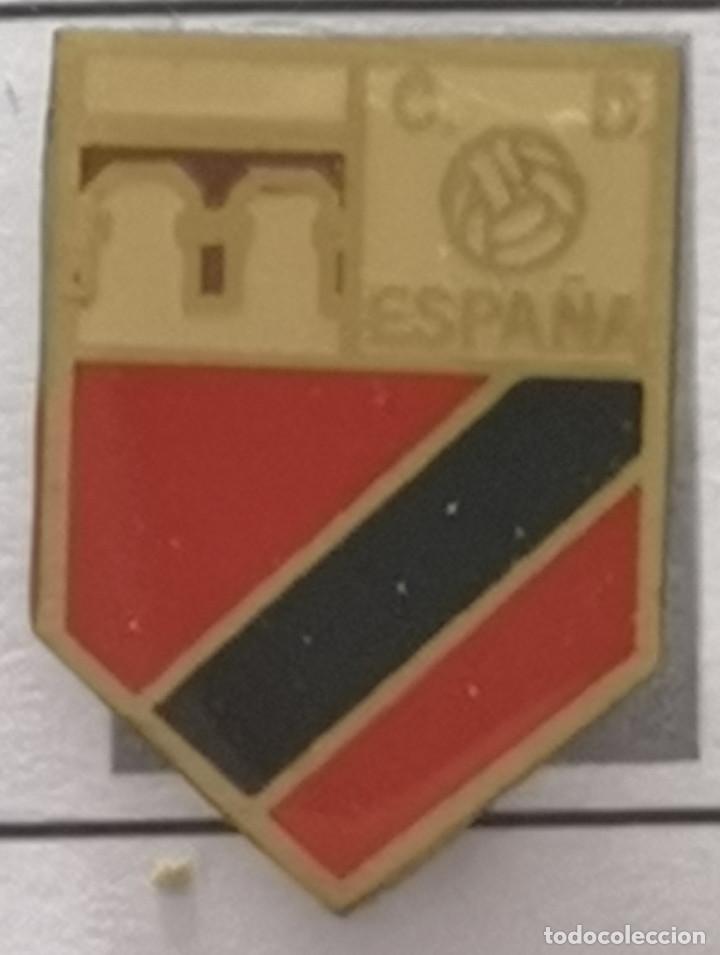 Colecionismo desportivo: PIN FUTBOL - BARCELONA - SANT ADRI&Agrave; DE BES&Ograve;S - CD ESPA&Ntilde;A