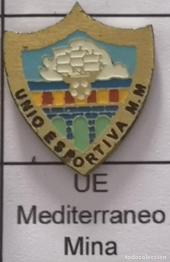Colecionismo desportivo: PIN FUTBOL - BARCELONA - SANT ADRI&Agrave; DE BES&Ograve;S - UE MEDITERRANI MINA