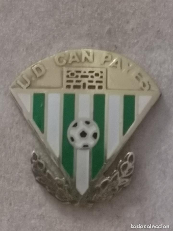 Colecionismo desportivo: PIN FUTBOL - BARCELONA - SANT ADRI&Agrave; DE BES&Ograve;S - UD CAN PAYES