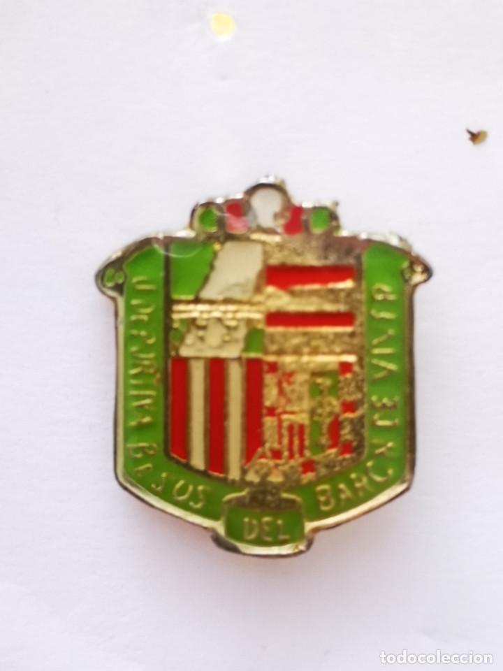 Colecionismo desportivo: PIN FUTBOL - BARCELONA - SANT ADRI&Agrave; DE BES&Ograve;S - UD BESOS DEL BARON DE VIVER