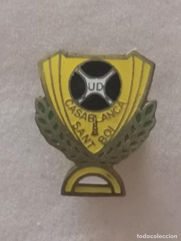 Colecionismo desportivo: PIN FUTBOL - BARCELONA - SANT BOI DE LLOBREGAT - UD CASABLANCA - Solapa
