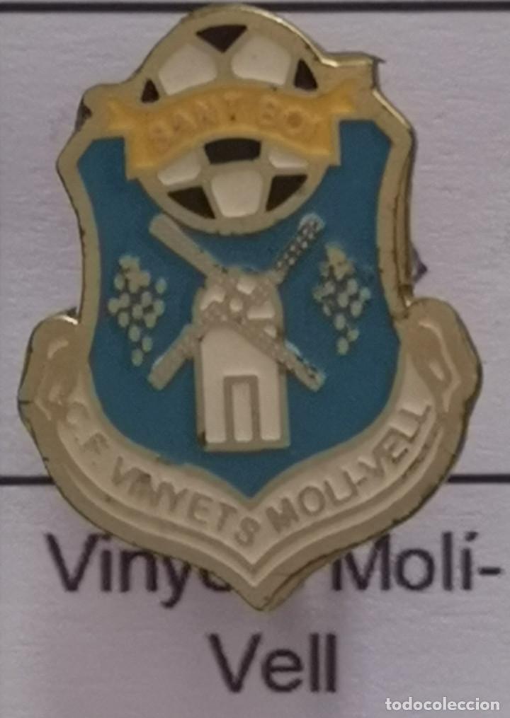 Sammelleidenschaft Sport: PIN FUTBOL - BARCELONA - SANT BOI DE LLOBREGAT - CF VINYETS MOLI-VELL - Aguja