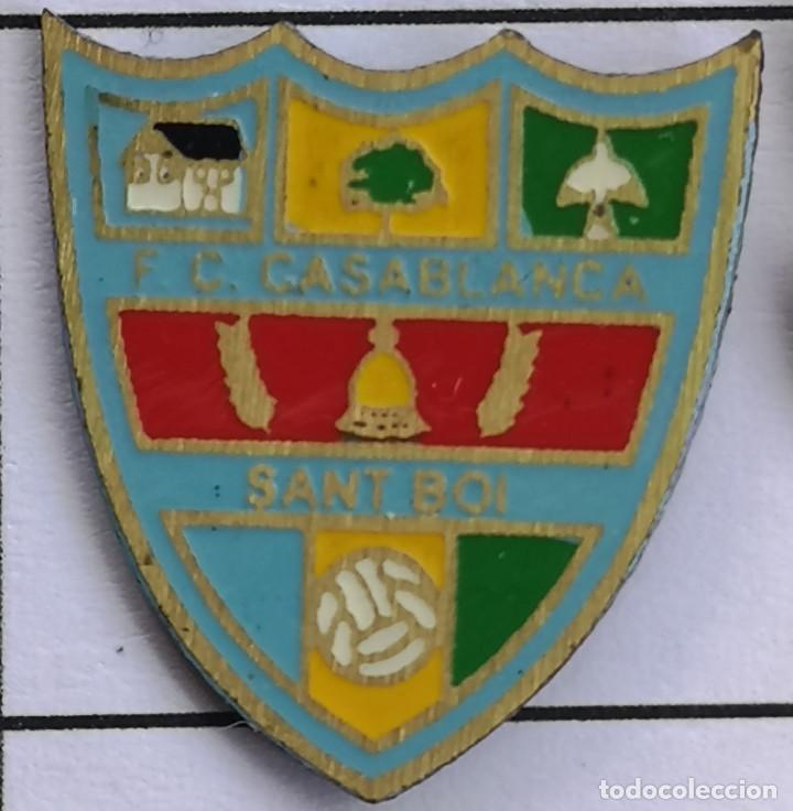 Colecionismo desportivo: PIN FUTBOL - BARCELONA - SANT BOI DE LLOBREGAT - FC CASABLANCA