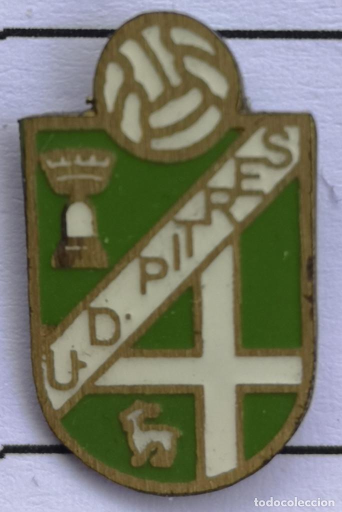 Colecionismo desportivo: PIN FUTBOL - BARCELONA - SANT CELONI - UD PITRES