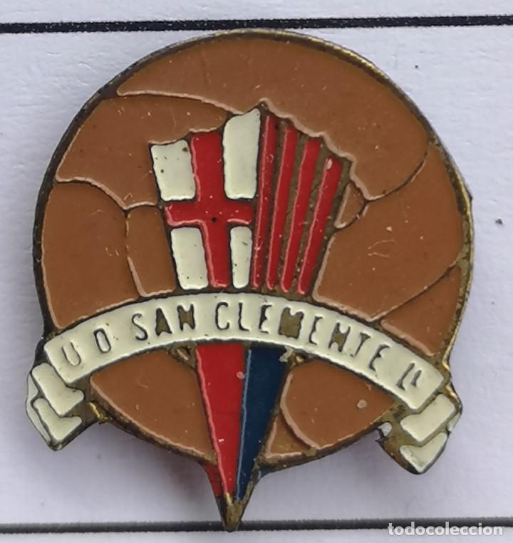 Collectionnisme sportif: PIN FUTBOL - BARCELONA - SANT CLIMENT DE LLOBREGAT - UD SAN CLEMENTE LL
