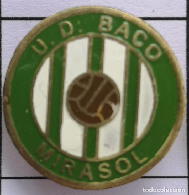 Collectionnisme sportif: PIN FUTBOL - BARCELONA - SANT CUGAT DEL VALL&Egrave;S - UD BACO MIRASOL - Solapa