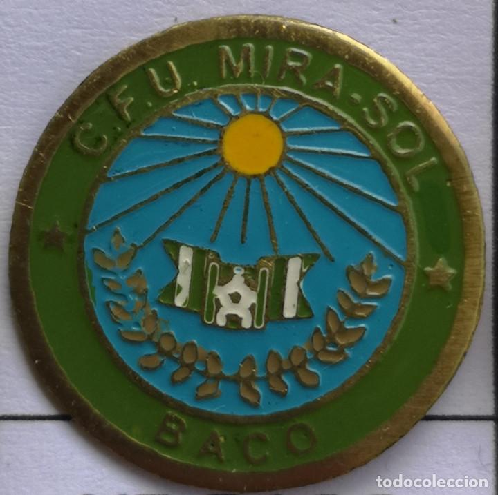 Collectionnisme sportif: PIN FUTBOL - BARCELONA - SANT CUGAT DEL VALL&Egrave;S - CFU MIRASOL BACO