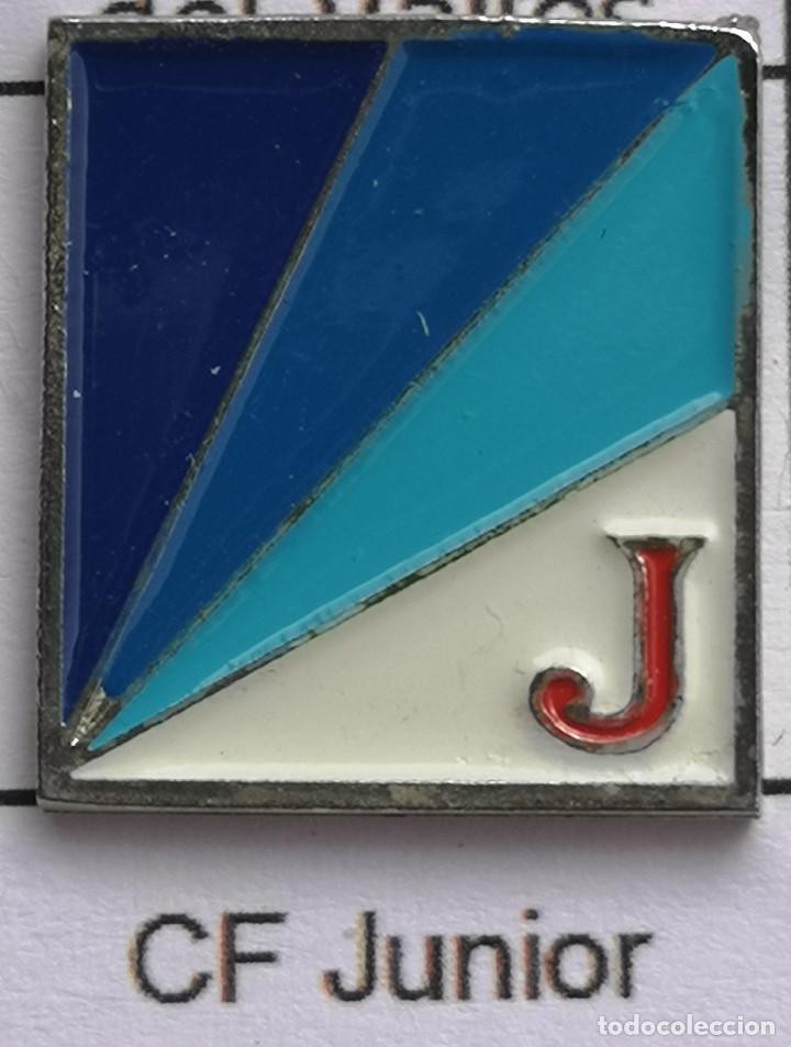 Collectionnisme sportif: PIN FUTBOL - BARCELONA - SANT CUGAT DEL VALL&Egrave;S - CF JUNIOR