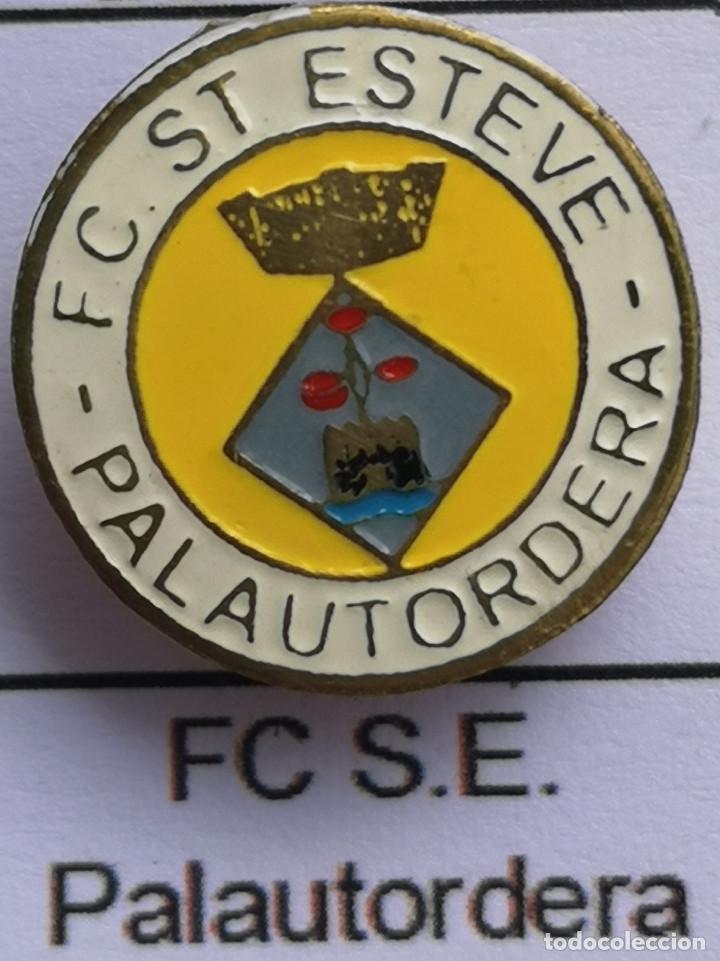 Collectionnisme sportif: PIN FUTBOL - BARCELONA - SANT ESTEVE DE PALAUTORDERA - FC ST. ESTEVE - Solapa