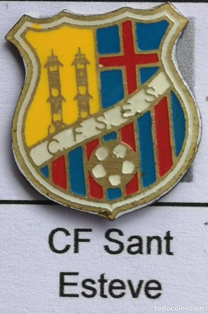 Collectionnisme sportif: PIN FUTBOL - BARCELONA - SANT ESTEVE SESROVIRES - CF SANT ESTEVE SESROVIRES