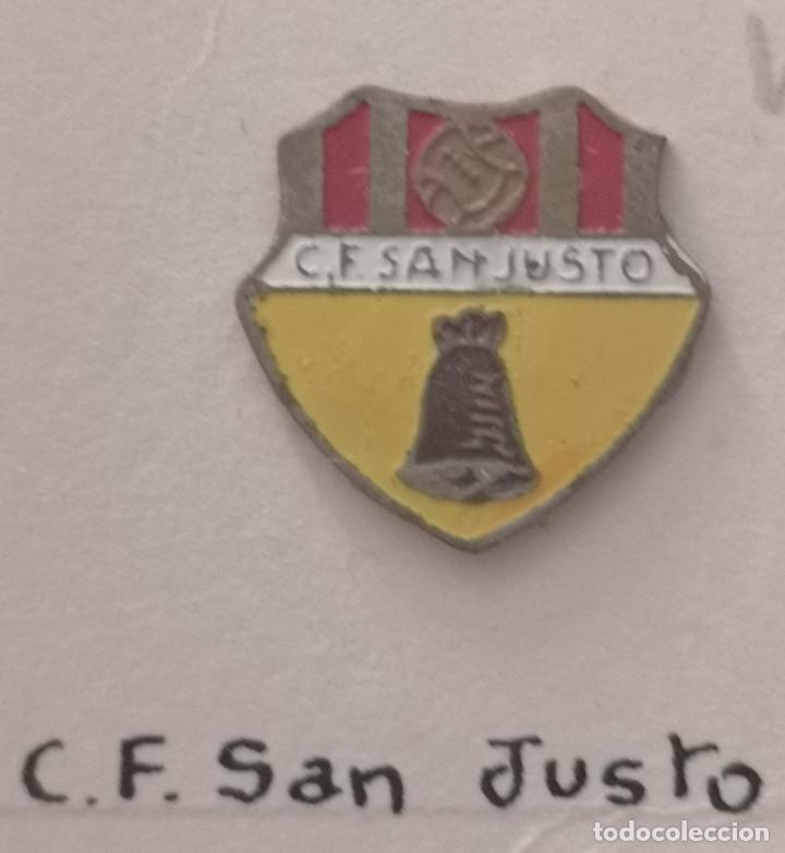 Collezionismo sportivo: PIN FUTBOL - BARCELONA - SANT JUST DESVERN - CF SAN JUSTO