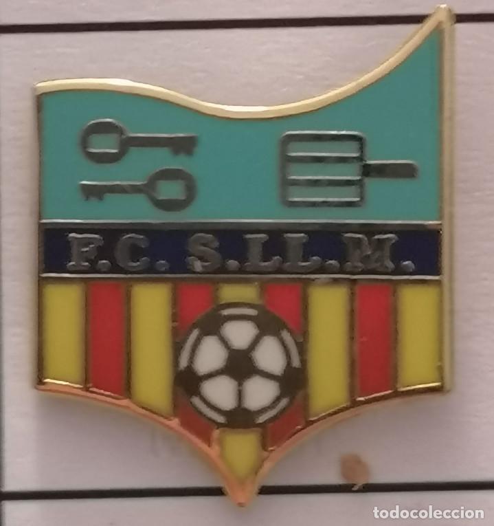 Collectionnisme sportif: PIN FUTBOL - BARCELONA - SANT LLOREN&Ccedil; DE LA MUGA - FC SANT LLOREN&Ccedil; MUGA