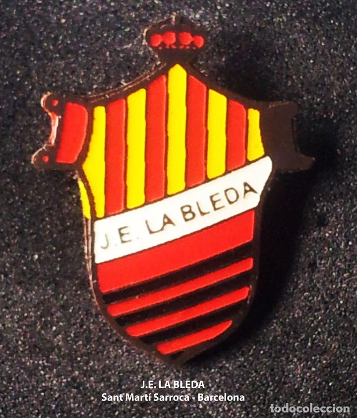 Collectionnisme sportif: PIN FUTBOL - BARCELONA - SANT MART&Iacute; SARROCA - JE LA BLEDA