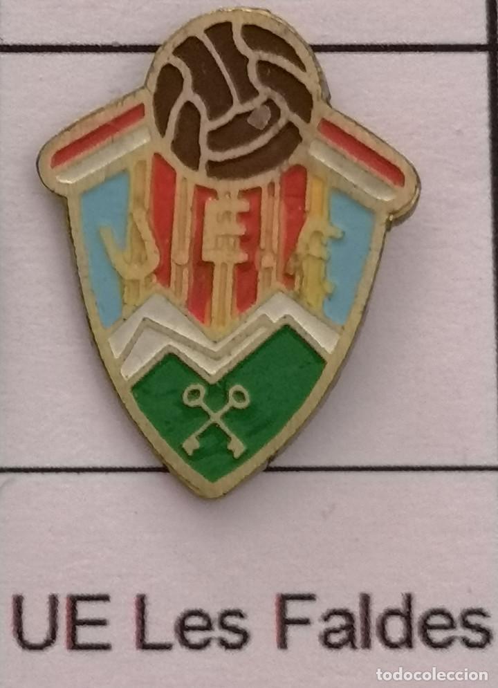 Collectionnisme sportif: PIN FUTBOL - BARCELONA - SANT PERE DE VILAMAJOR - UE FALDES