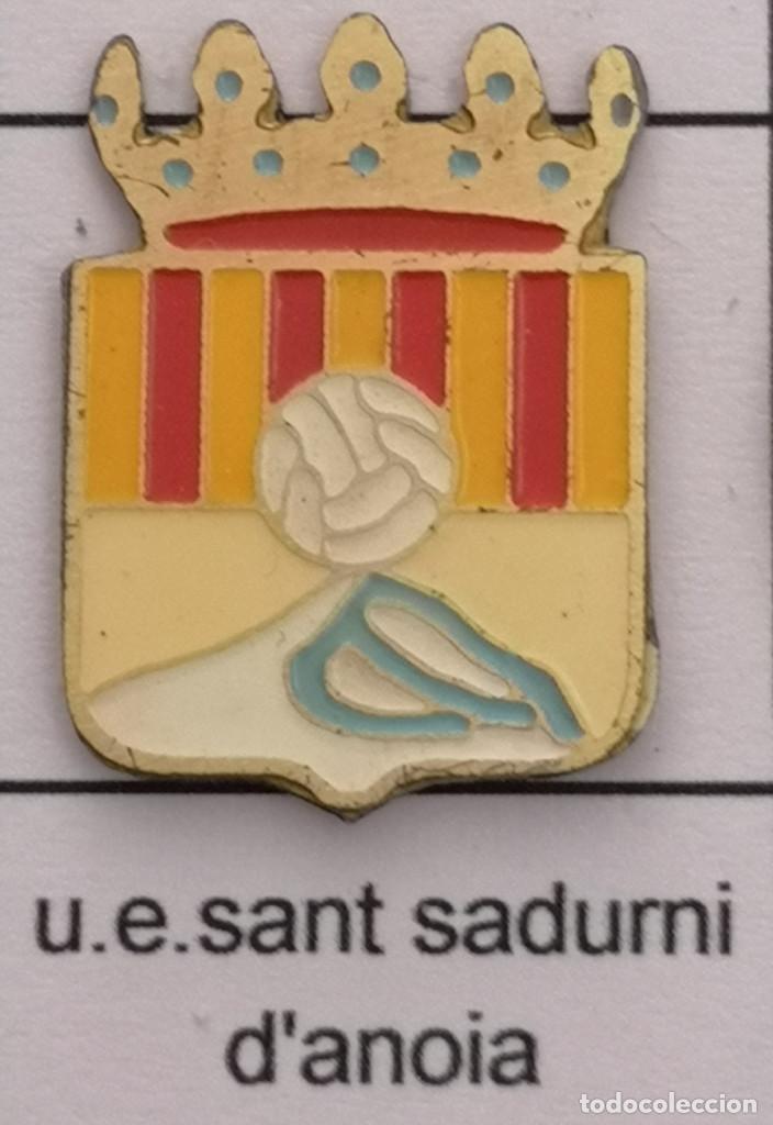 Collectionnisme sportif: PIN FUTBOL - BARCELONA - SANT SADURNI D'ANOIA - UE SANT SADURNI D'ANOIA