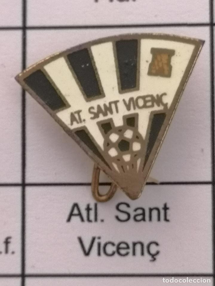 Collectionnisme sportif: PIN FUTBOL - BARCELONA - SANT VICEN&Ccedil; DE CASTELLET - ATL. SANT VICEN&Ccedil; - Aguja