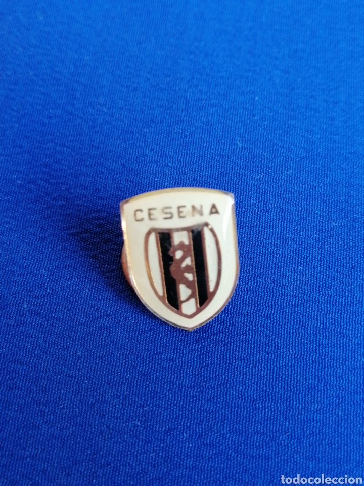 Coleccionismo deportivo: CESENA PIN DE FUTBOL - Foto 1