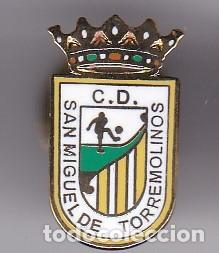 Coleccionismo deportivo: PIN DE FUTBOL DEL CLUB DEPORTIVO SAN MIGUEL DE TORREMOLINOS (FOOTBALL) MALAGA