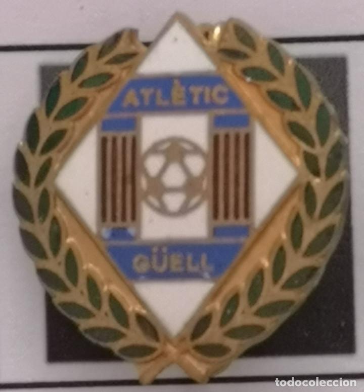 Sammelleidenschaft Sport: PIN FUTBOL - BARCELONA - SANTA COLOMA DE CERVELL&Oacute; - ATLETIC G&Uuml;ELL - Aguja