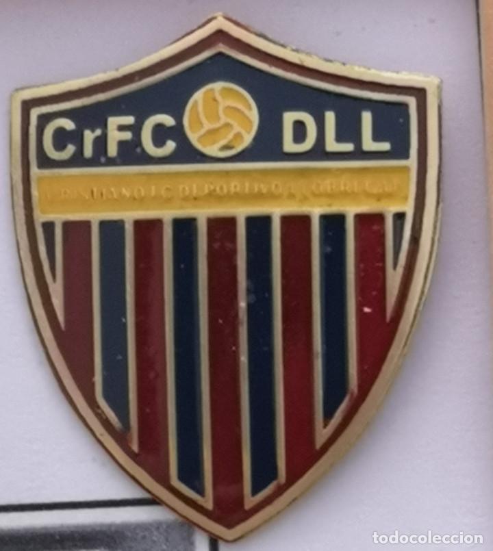 Sammelleidenschaft Sport: PIN FUTBOL - BARCELONA - SANTA COLOMA DE CERVELL&Oacute; - CRISTIANO FC DEPORTIVO CERVELL&Oacute;