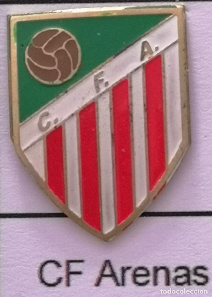 Sammelleidenschaft Sport: PIN FUTBOL - BARCELONA - SANTA COLOMA DE GRAMENET - CF ARENAS