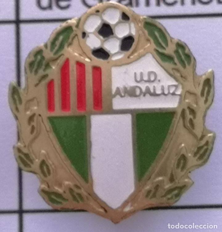 Sammelleidenschaft Sport: PIN FUTBOL - BARCELONA - SANTA COLOMA DE GRAMENET - UD ANDALUZ - Solapa
