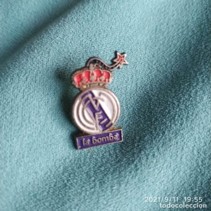 Sammelleidenschaft Sport: Badge pin Real Madrid Club de F&uacute;tbol la bomba