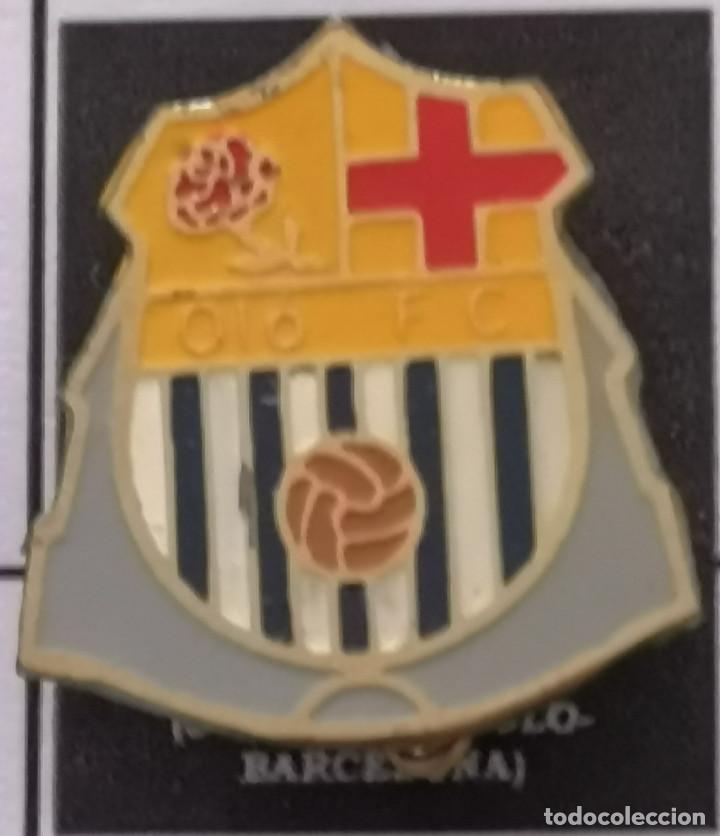 Sammelleidenschaft Sport: PIN FUTBOL - BARCELONA - SANTA MARIA D'OL&Oacute; - OL&Oacute; FC - Solapa