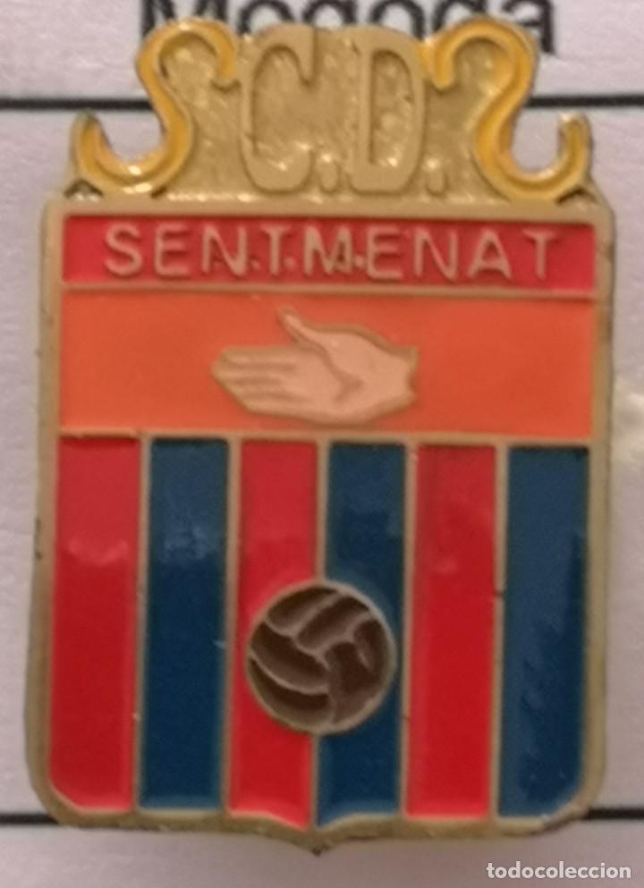 Sammelleidenschaft Sport: PIN FUTBOL - BARCELONA - SENTMENAT - CD SENTMENAT
